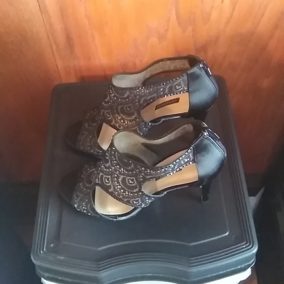 Women shoes - Picture 2 of 6